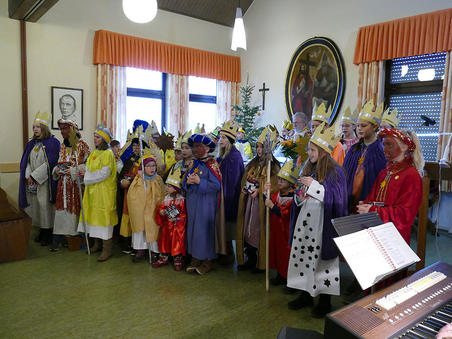 Dreikönigssingen der Sternsinger in Naumburg (Foto: Karl-Franz Thiede)